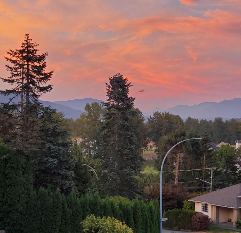 Mountain Retreat 3 Bedroom Garden House Near Heritage Park, Coliseum , Hwy 1, Fishing, Cultus Lake Чилливак Экстерьер фото